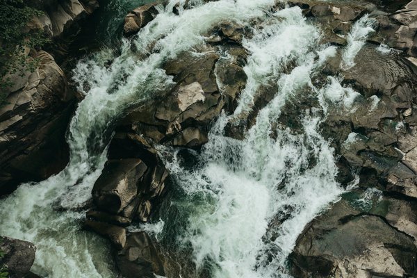 Affordable culinary journeys in the lake district: smart tips for budget-conscious travelers